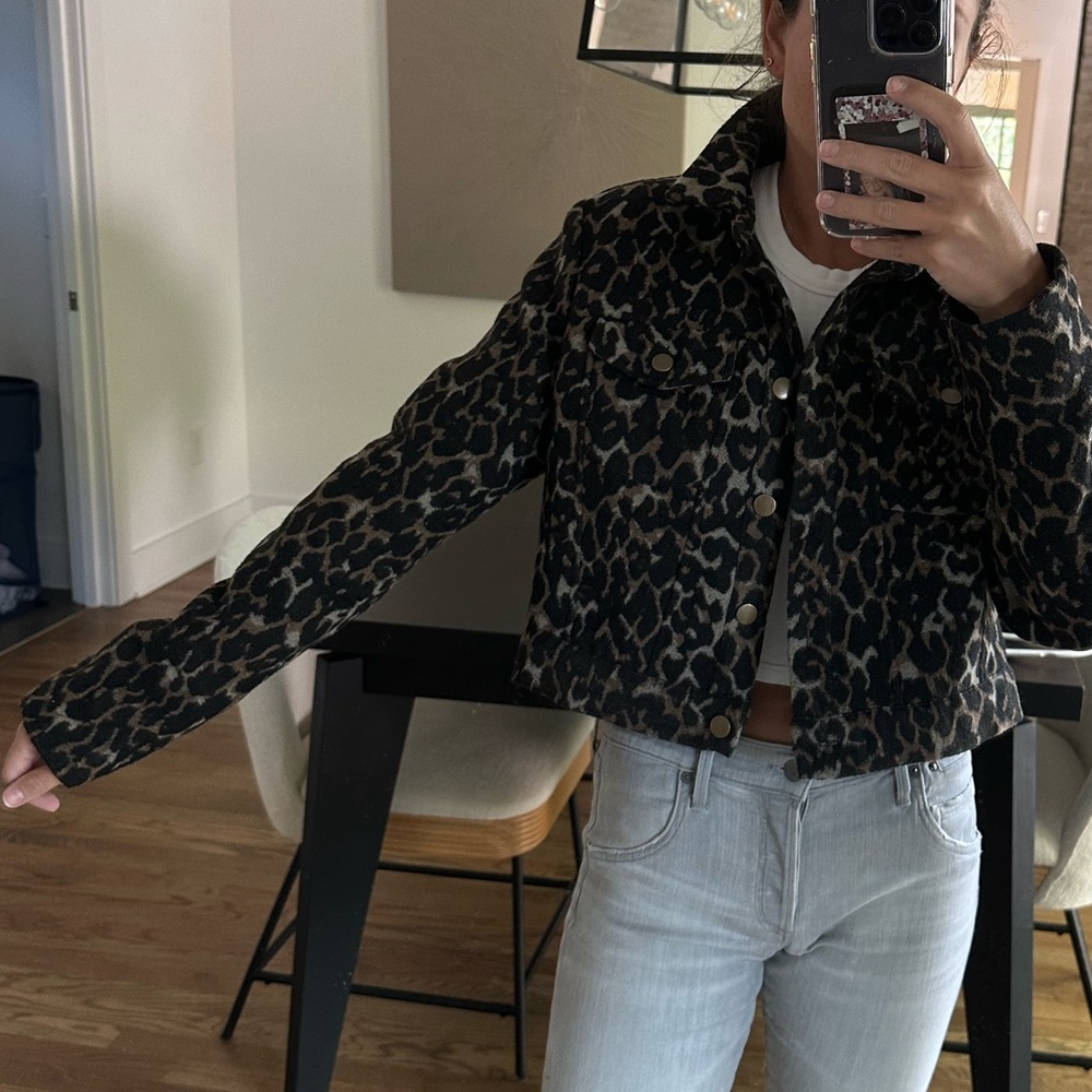 Cropped leopard jacket